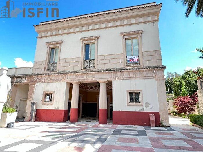Appartamento quadrilocale in vendita in Via A Salfi, Centro Storico, Cosenza