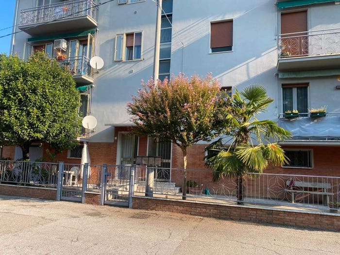 Appartamento con 5 locali in vendita in Zona Industriale Casola Canina, Imola