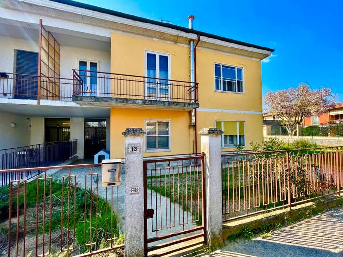 Casa trilocale in vendita in Via Papa Giovanni XXIII, Centro, Linarolo