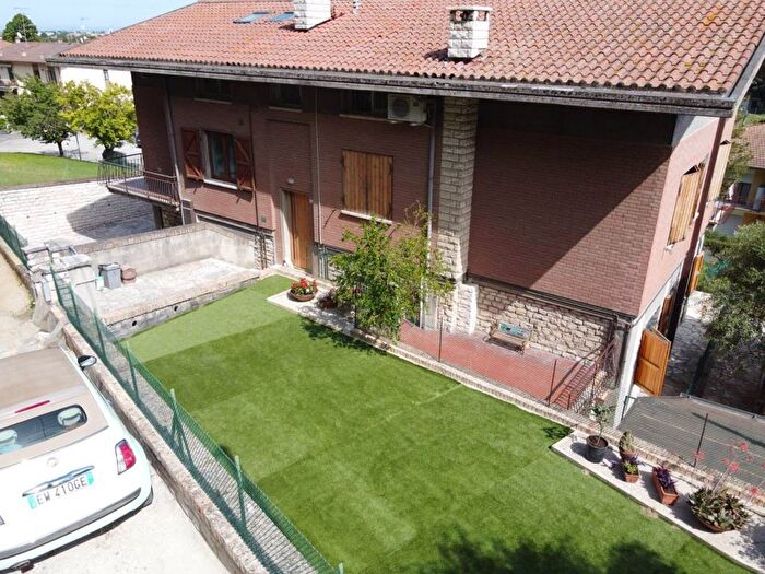 Appartamento con 6 locali in vendita in Rosciano, Fano