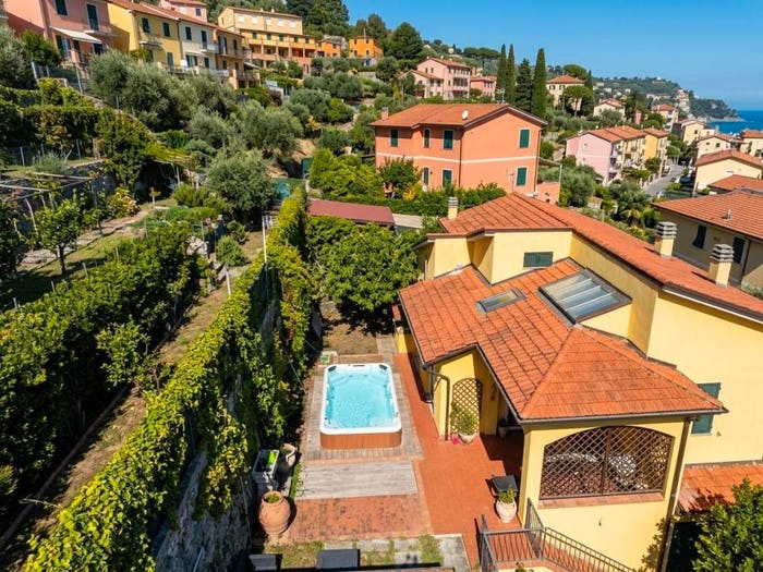 Casa con 6 locali in vendita in Rebocco La Chiappa, La Spezia