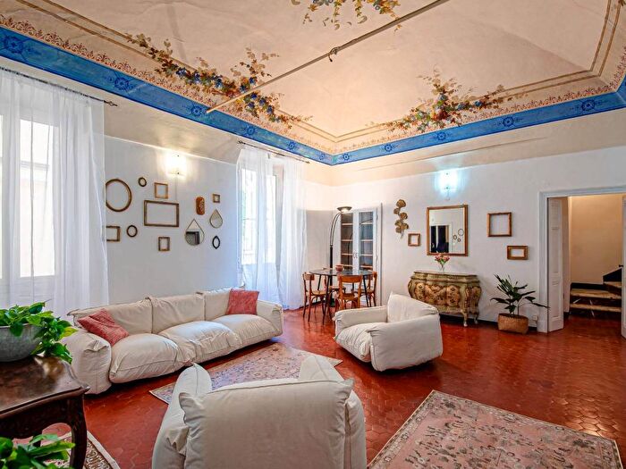 Casa con 5 locali in vendita in Via Dritta, Centro Storico Sant'Ampelio, Bordighera