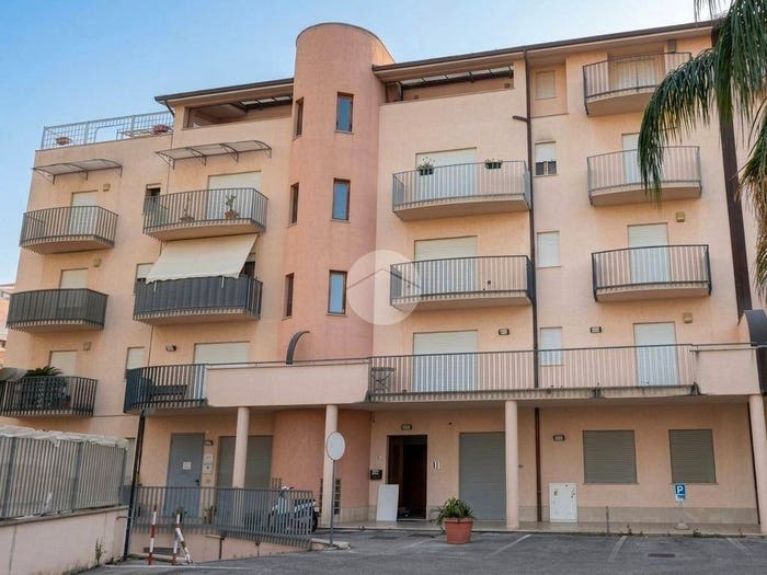 Appartamento con 5 locali in vendita in Via Gaetano Martino, Semicentro, Alcamo