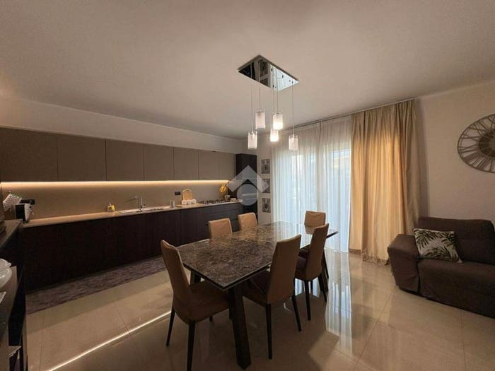 Appartamento quadrilocale in vendita in Via Vittorio Veneto, Centro, Marano di Napoli