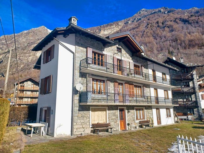 Casa con 6 locali in vendita in Località Pro du Tucco, Centro, Gaby