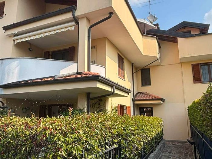 Appartamento trilocale in vendita in VIA ROSSINI, Trezzano Rosa