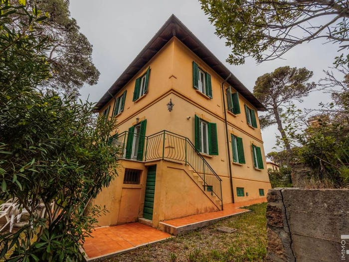 Casa con 6 locali in vendita in Via del Rosmarino, Quercianella, Livorno