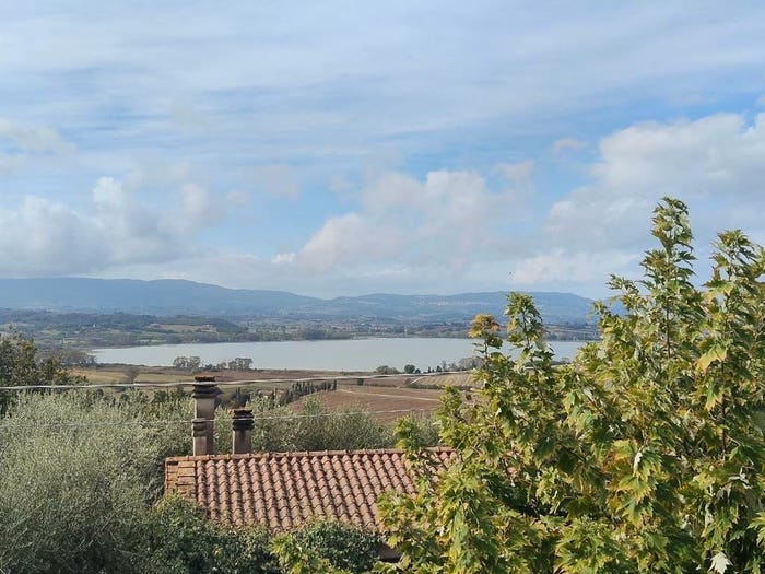 Appartamento con 6 locali in vendita in Via Bassa, Vaiano, Castiglione del Lago
