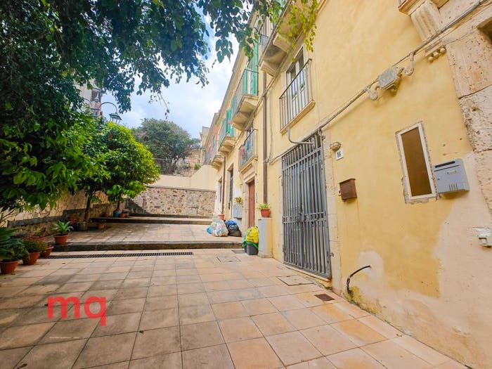 Appartamento bilocale in vendita in Via Santa Barbara, Tirone, Messina