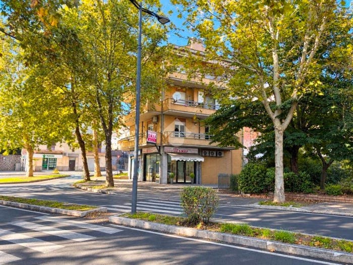 Appartamento trilocale in vendita in Via Generale Roberto Lordi, Centro, Genzano di Roma