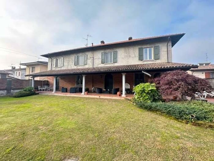 Casa con 6 locali in vendita in Via Prata, Centro, Bascapè
