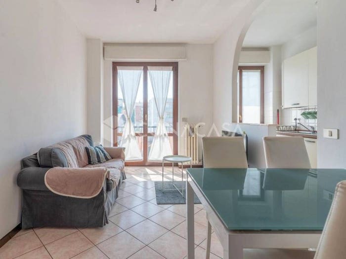 Appartamento trilocale in vendita in Alzaia Naviglio Pavese, Famagosta, Milano