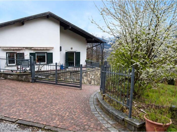 Casa con 6 locali in vendita in Via Giovanni Pascoli, Albiano