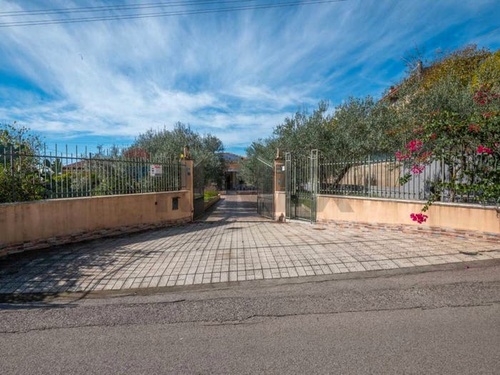 Casa quadrilocale in vendita in Via Manfredi Modica, Centro, Caltagirone