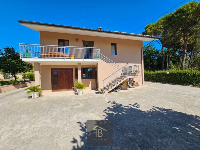 Casa con 6 locali in vendita in Offagna