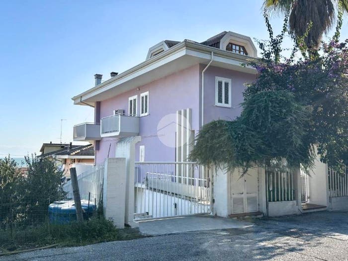 Appartamento quadrilocale in vendita in Via Firenze, Centro, Grottammare