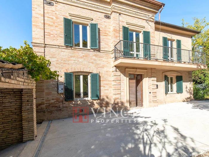 Casa con 6 locali in vendita in Massa Fermana