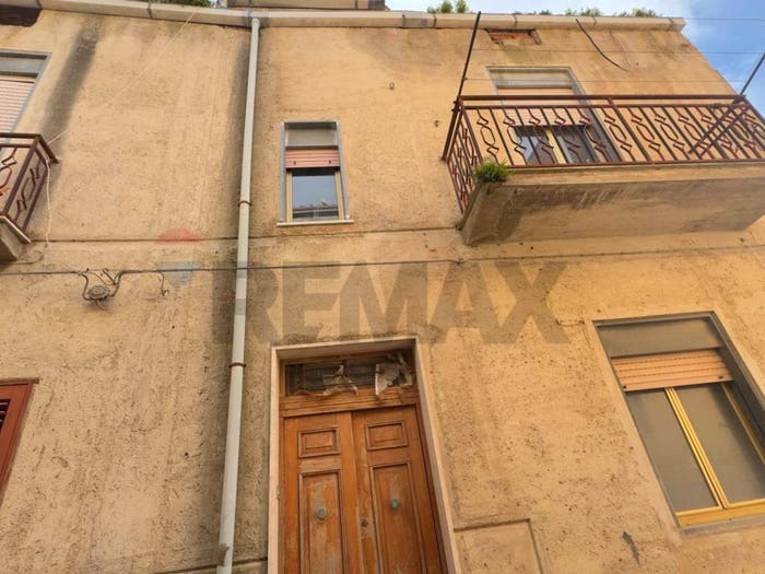Appartamento con 5 locali in vendita in Via Puccini, Caltavuturo