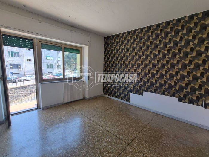 Appartamento con 5 locali in vendita in Via Gigante Mario, Fuorigrotta, Napoli