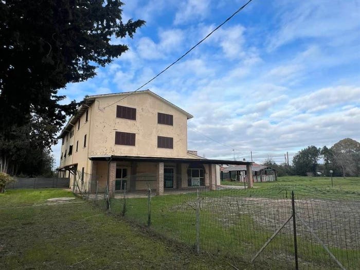 Casa con 6 locali in vendita in Cecina Centro, Cecina