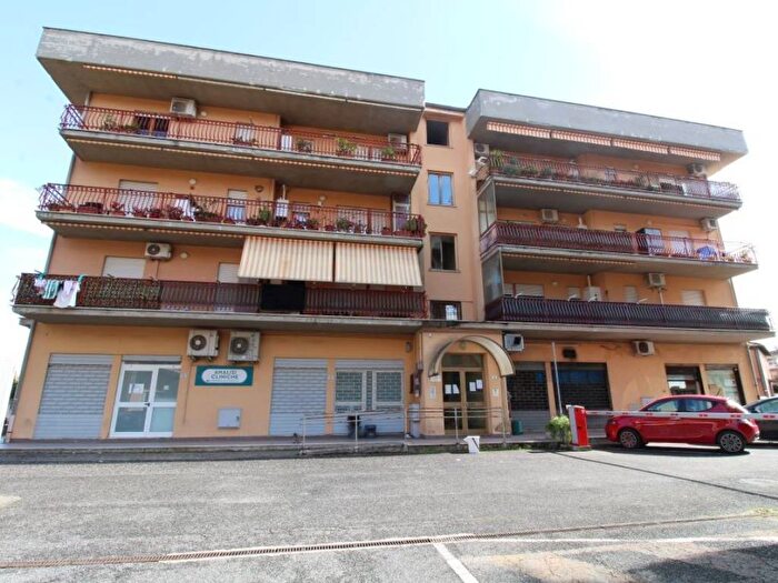 Appartamento trilocale in vendita in Via servilia, Passo Corese, Fara in Sabina