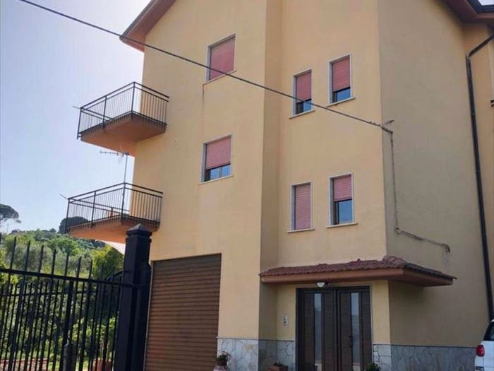 Casa con 6 locali in vendita in via Caduti Di Nassirya, Lercara Friddi