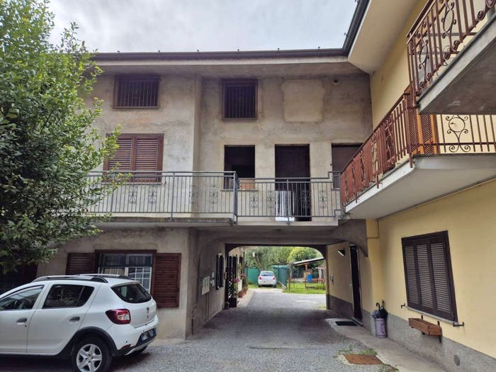 Appartamento quadrilocale in vendita in Via Crocifisso, Centro, Figino Serenza