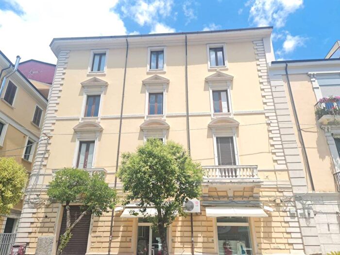 Appartamento con 6 locali in vendita in Viale Trieste, Centro, Cosenza