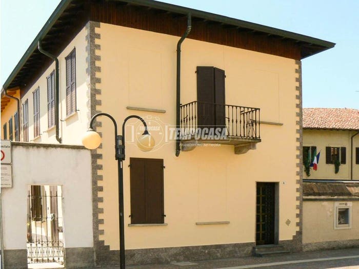 Casa trilocale in vendita in Via Vittorio Veneto, Centro, Rosate