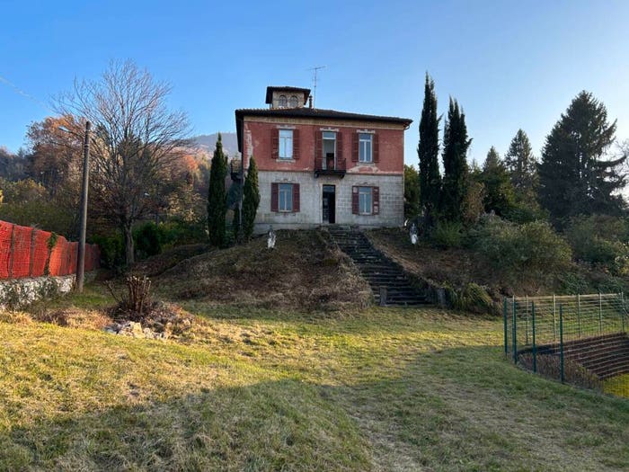 Casa con 6 locali in vendita in Via Bedero, Riano, Cunardo
