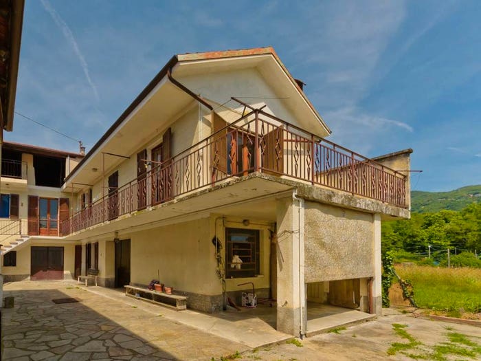 Casa con 6 locali in vendita in Via Villanova, Centro, Giaveno