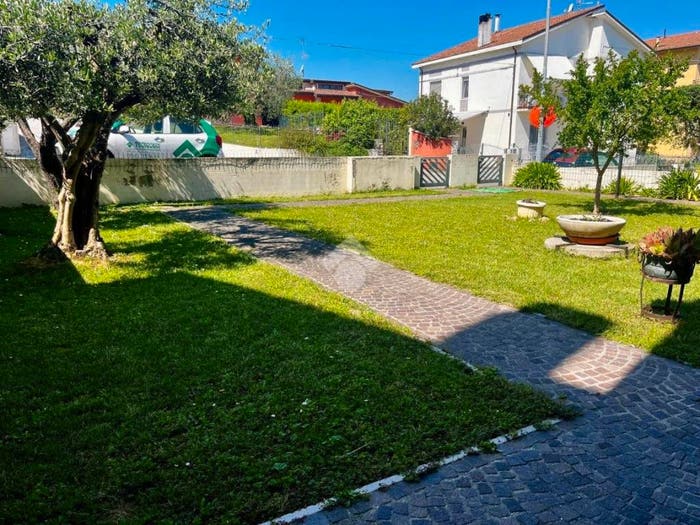 Appartamento quadrilocale in vendita in Via Villagrande, Caivola, Mombaroccio