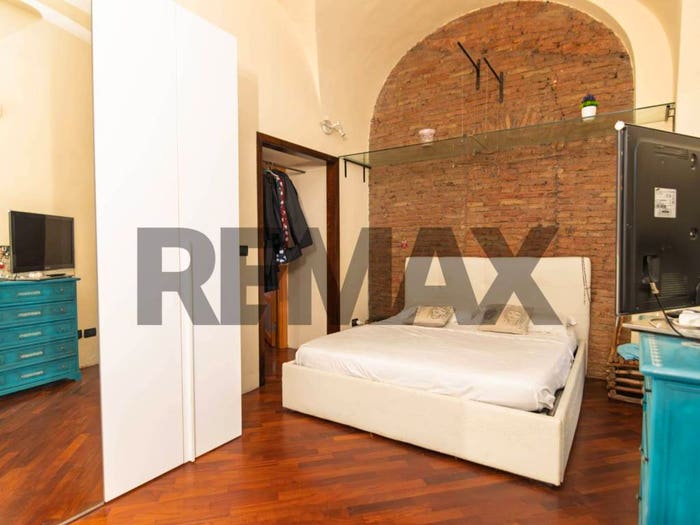 Appartamento con 6 locali in vendita in Via Antonino di Sangiuliano, Centro Storico, Catania