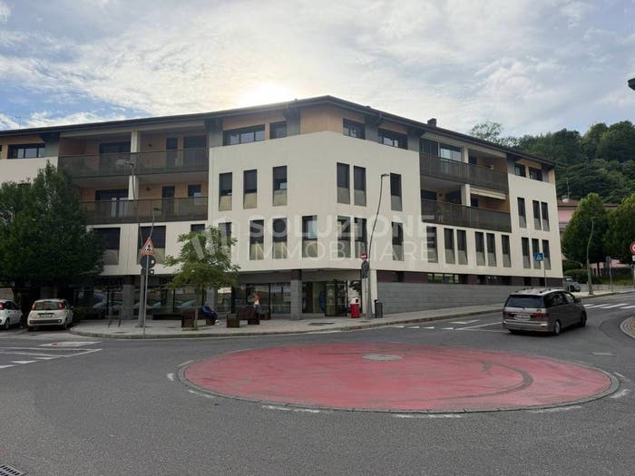 Appartamento trilocale in vendita in Piazza Umberto I, Centro, Nembro