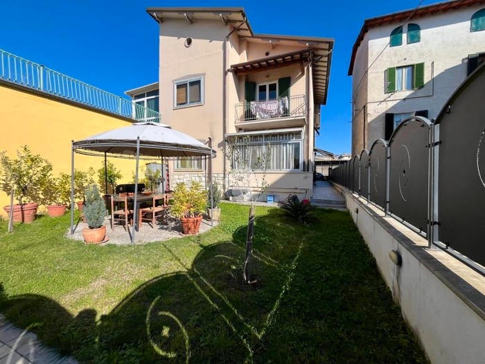 Casa con 5 locali in vendita in Via Fratelli Rosselli, Centro, Pescia