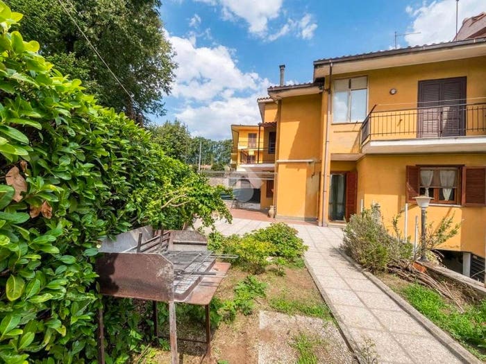 Casa quadrilocale in vendita in Via dei Pini, Centro, Valentano