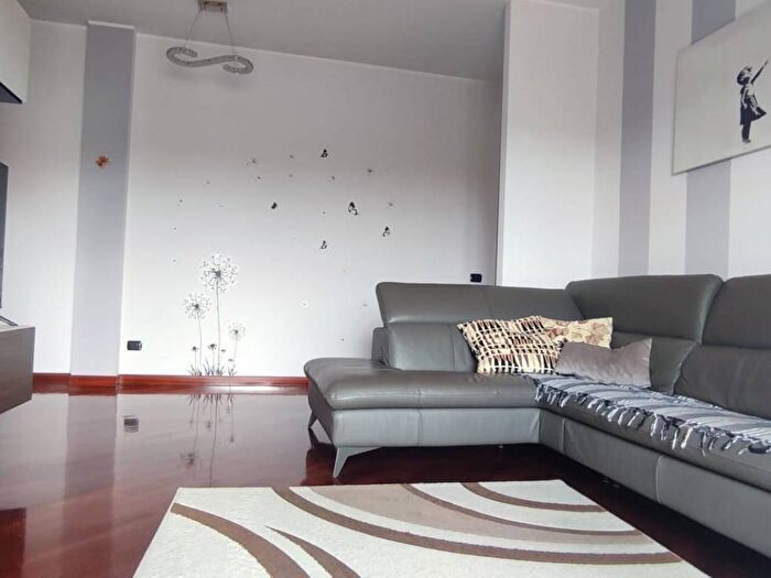 Appartamento trilocale in vendita in Via Novembre, Centro, Arluno