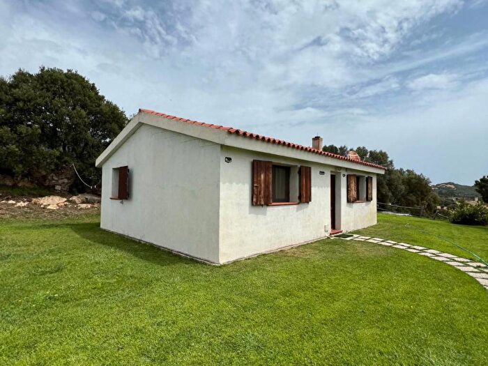 Casa con 6 locali in vendita in Corso Vittorio Veneto, Isticadeddu Gregorio, Olbia
