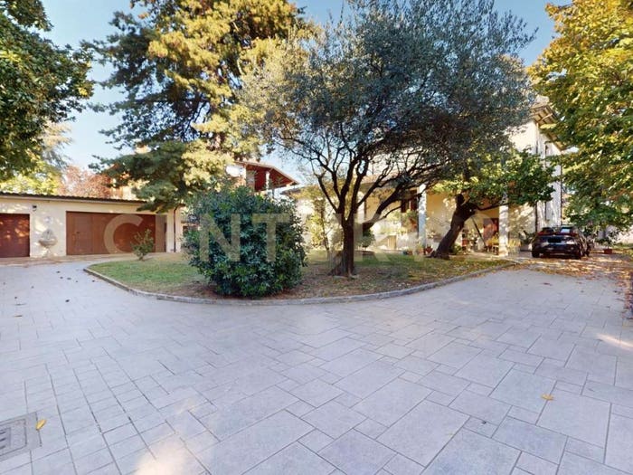 Casa con 6 locali in vendita in Via Roma, Semicentro Isola, Corbetta