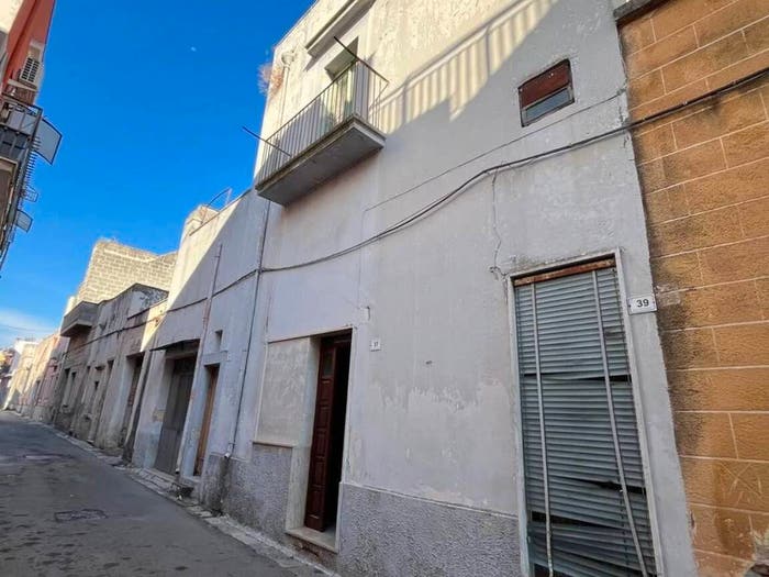 Casa con 5 locali in vendita in Via Francesco Petrarca, Aradeo