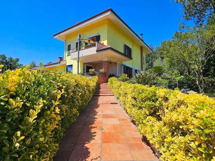 Casa con 6 locali in vendita in via San Pietro, Giffoni Sei Casali