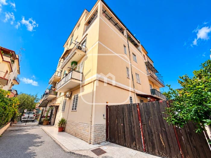 Appartamento trilocale in vendita in Via Nicola Maria Nicolai, San Basilio, Roma