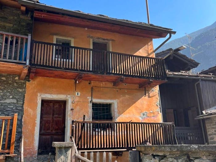Casa con 6 locali in vendita in Frazione Crè, La Salle