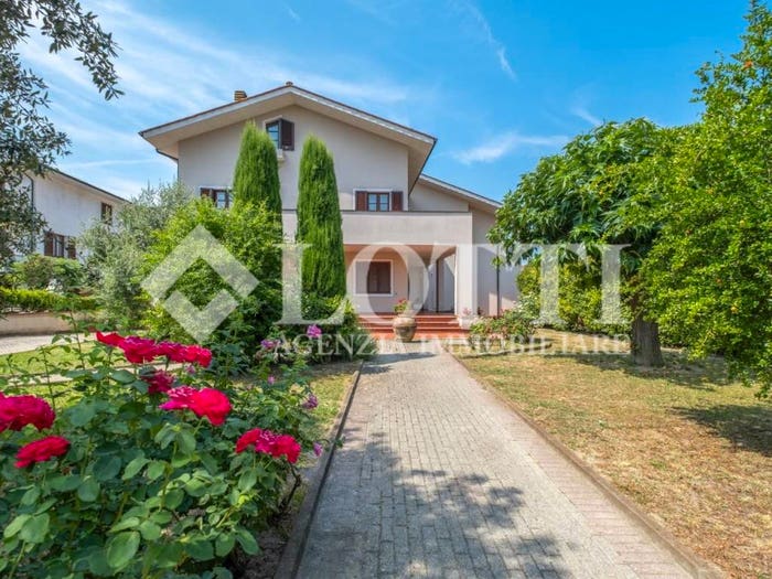 Casa con 6 locali in vendita in Via Caduti di Piavola, Centro, Calcinaia