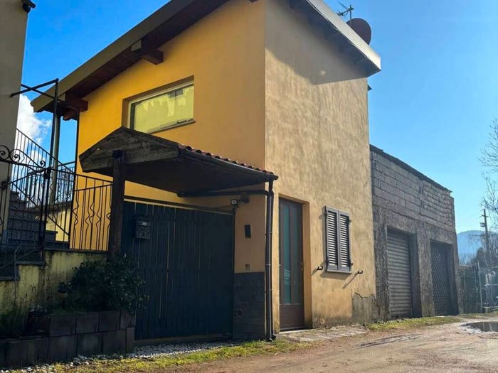 Casa bilocale in vendita in Bisuschio