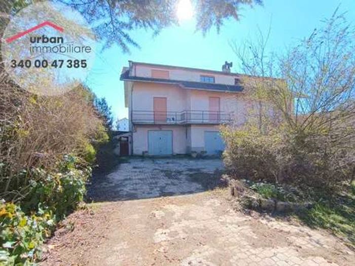 Casa con 6 locali in vendita in Via Picente, Centro, Barete