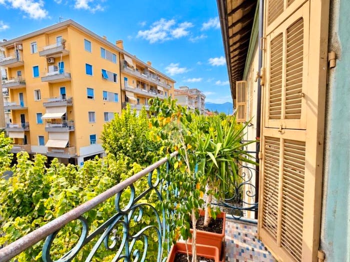 Appartamento quadrilocale in vendita in Viale Pontelungo, Centro, Albenga