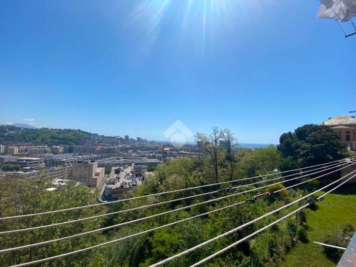 Appartamento quadrilocale in vendita in Via Coronata, Cornigliano, Genova