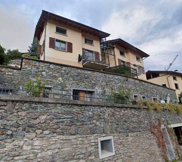 Appartamento con 6 locali in vendita in Via Fabio Besta SNC, Centro, Sondrio
