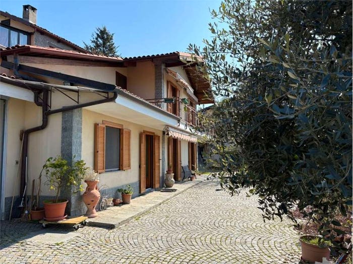 Casa con 6 locali in vendita in via Giorgio Davico, Collina, Pinerolo